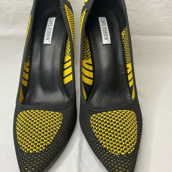 CAPE ROBBIN Black/Yellow Pumps/Heels - Picture 2 of 4